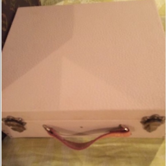 Louis Vuitton - Picture 7 of 8